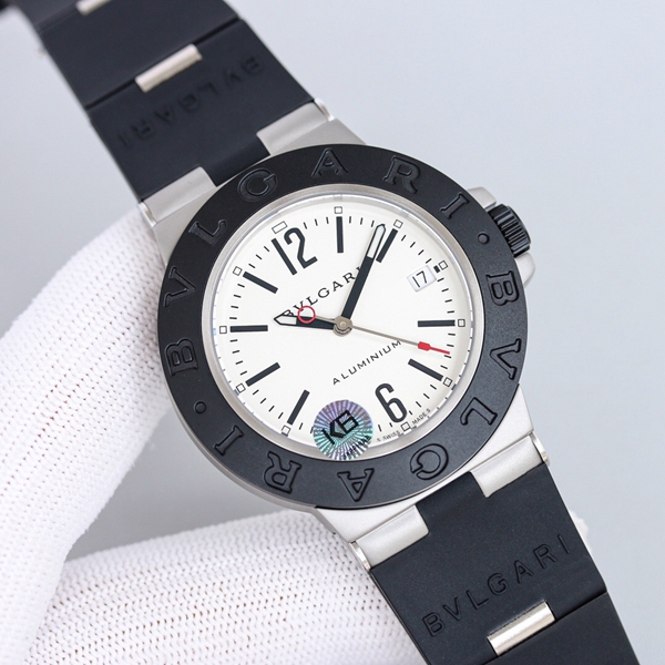 ブルガリ時計背面デザイン